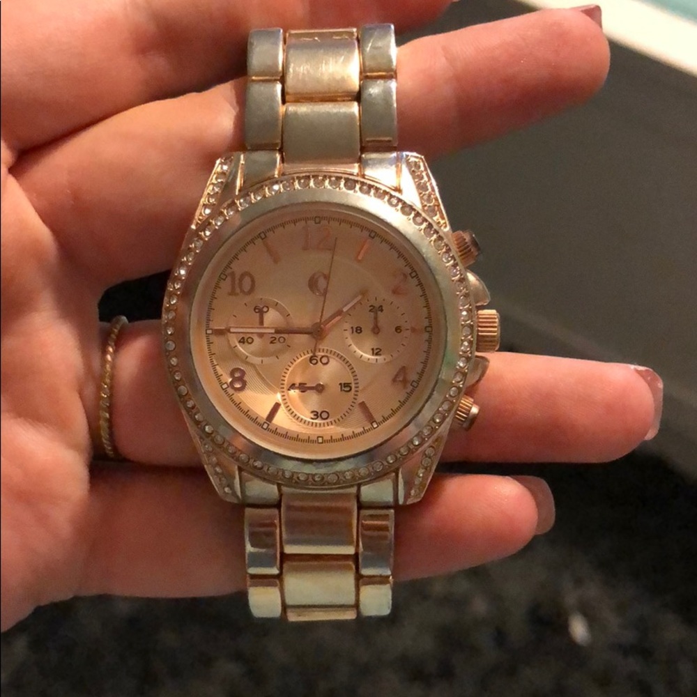 Women’s accessories